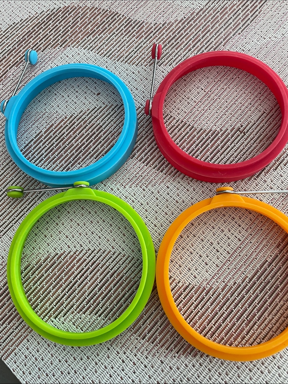 Egg rings for cooking fried eggs